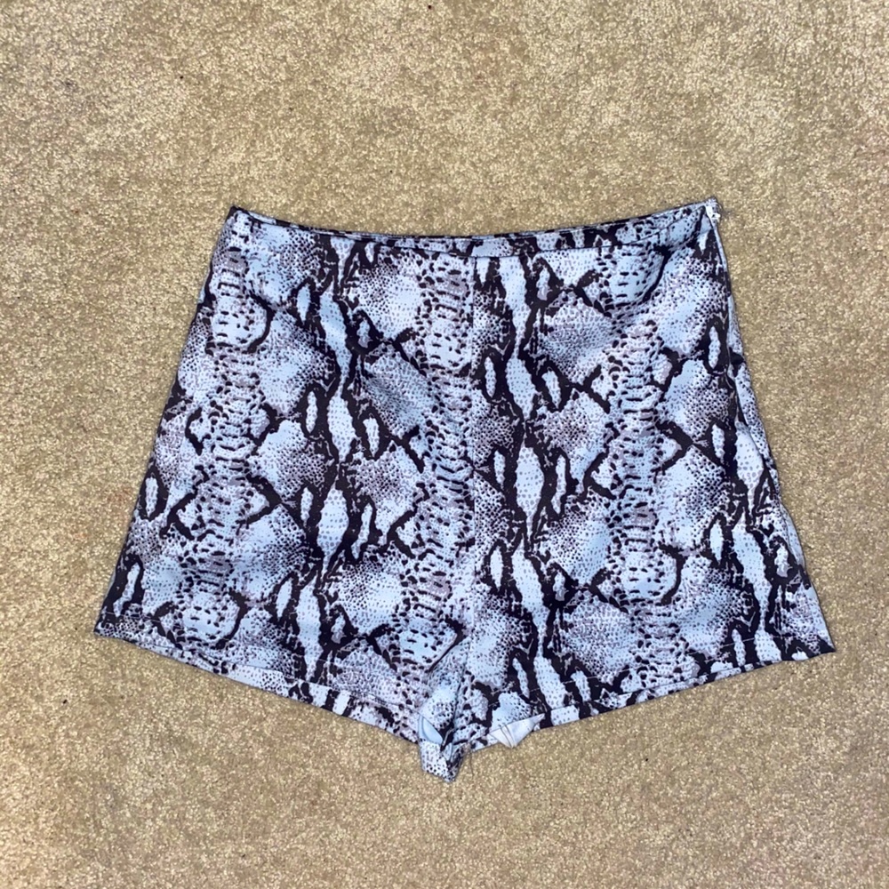 High waisted Snake Shorts